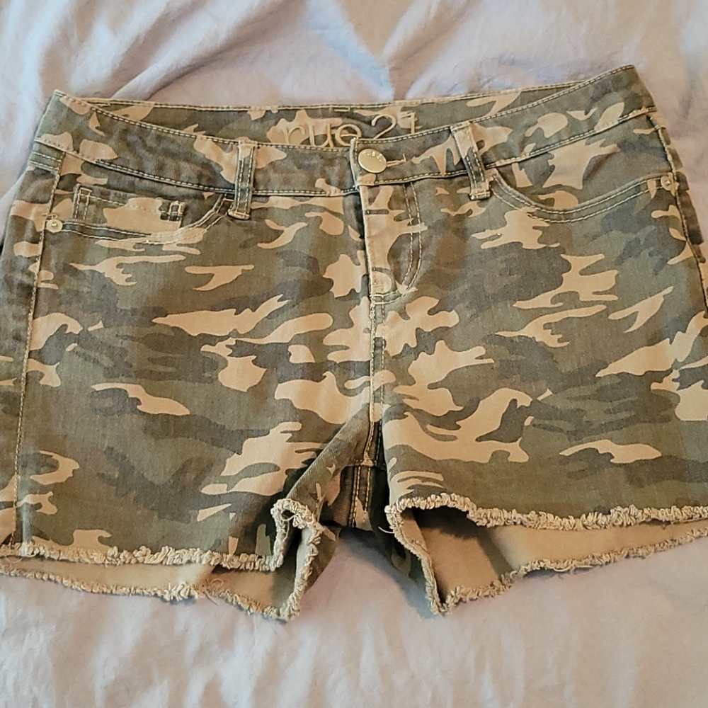 Rue 21 camo jean shorts. Size 9/10